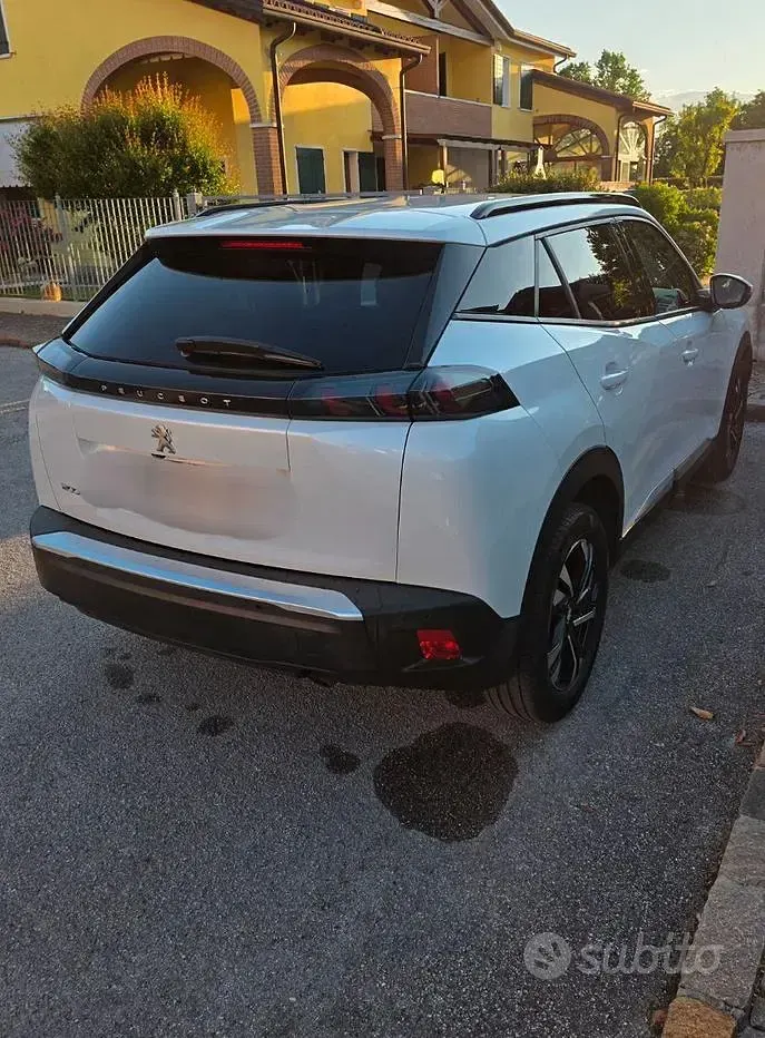Usata Peugeot 2008 Allure 102 CV (75 kW) 2020 Bianco SUV