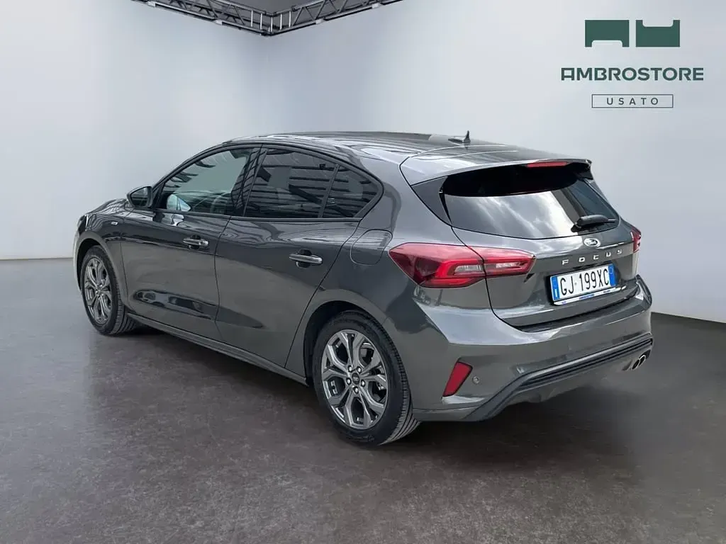 Usata Ford Focus ST-Line 125 CV (91 kW) 2022 Magnetic grey Berlina