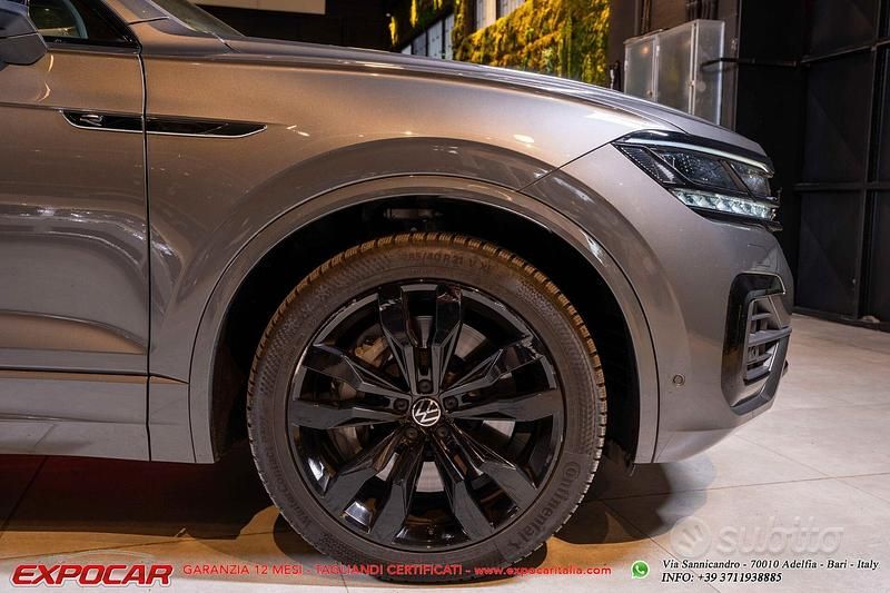Usata VW Touareg R 462 CV (339 kW) 2023 Grigio SUV