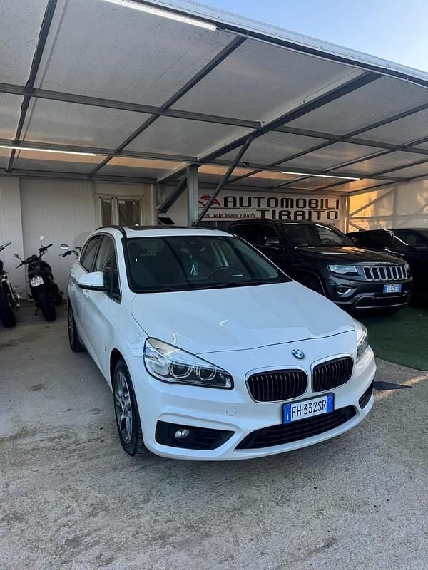 Usata BMW 225 Active Tourer iPerformance 135 CV (99 kW) 2017 Bianco Monovolume