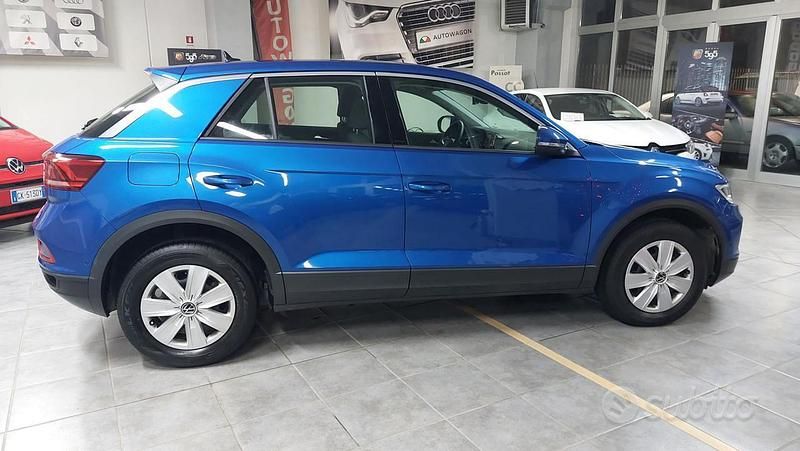 Usata VW T-Roc Life 110 CV (80 kW) 2022 Blu SUV
