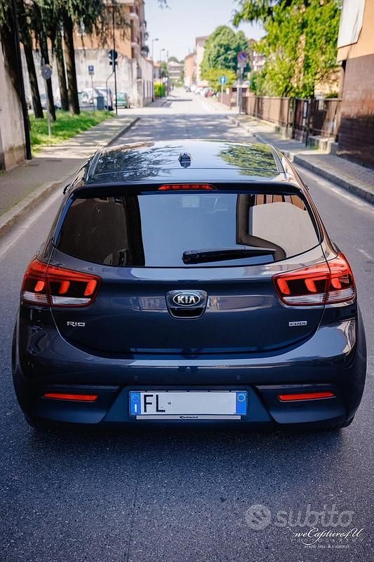 Usata Kia Rio 90 CV (66 kW) 2017 Nero Berlina