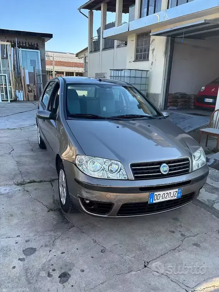 Usata Fiat Punto Classica 60 CV (44 kW) 2007 Beige Utilitaria