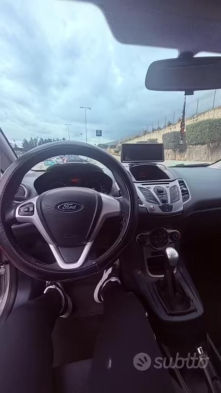Second-hand Ford Fiesta 82 CP (60 kW) 2011 Gri Hatchback