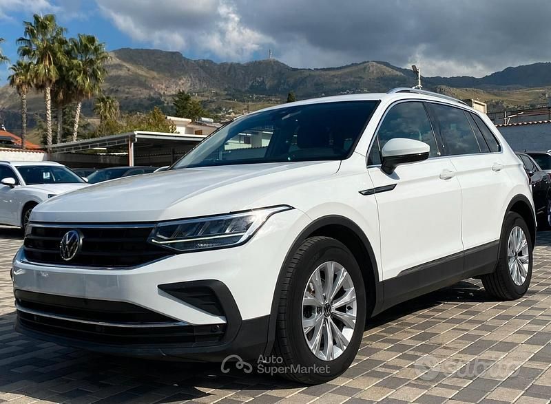 Bianco Usata 2022 VW Tiguan Life SUV | 24.900 € (Ottimo prezzo) - Immagine 1/4