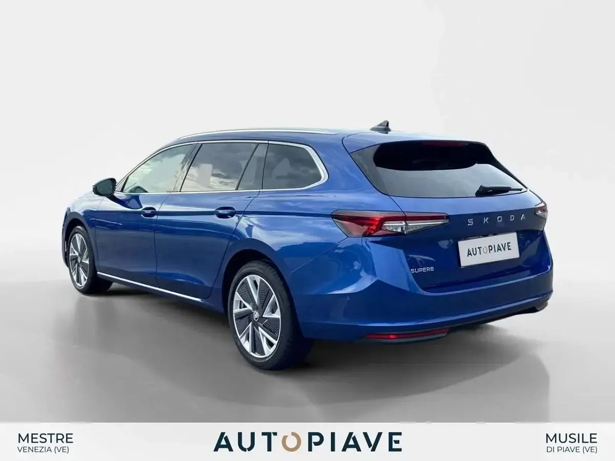 Nuova Skoda Superb Style 150 CV (110 kW) 2025 Blu/azzurro Station wagon