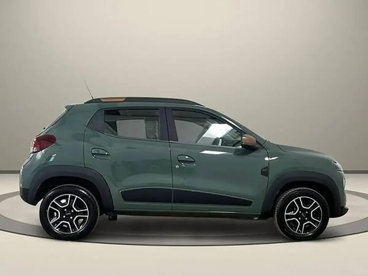 Usata Dacia Spring Extreme 47 kW (65 CV) 2023 Verde / pastello Utilitaria