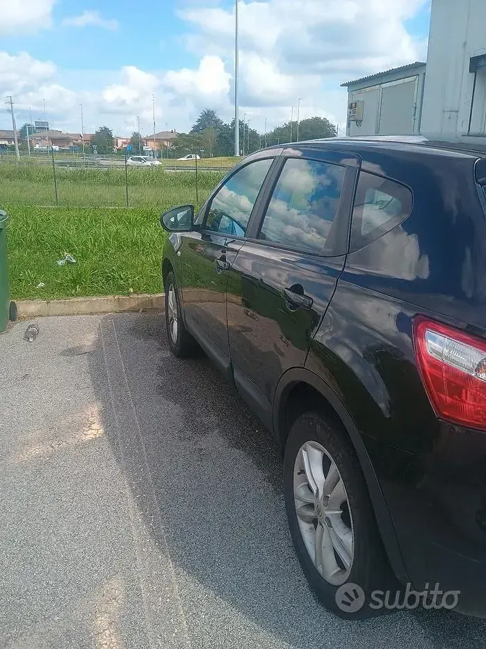 Usata Nissan Qashqai 115 CV (84 kW) 2013 Nero SUV