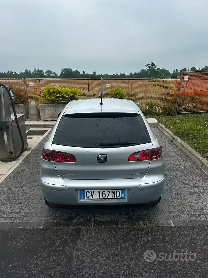 Usata Seat Ibiza 75 CV (55 kW) 2005 Grigio Utilitaria