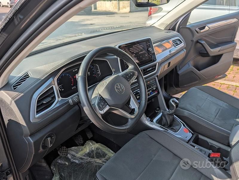 Usata VW T-Roc Style 110 CV (80 kW) 2024 Grigio SUV