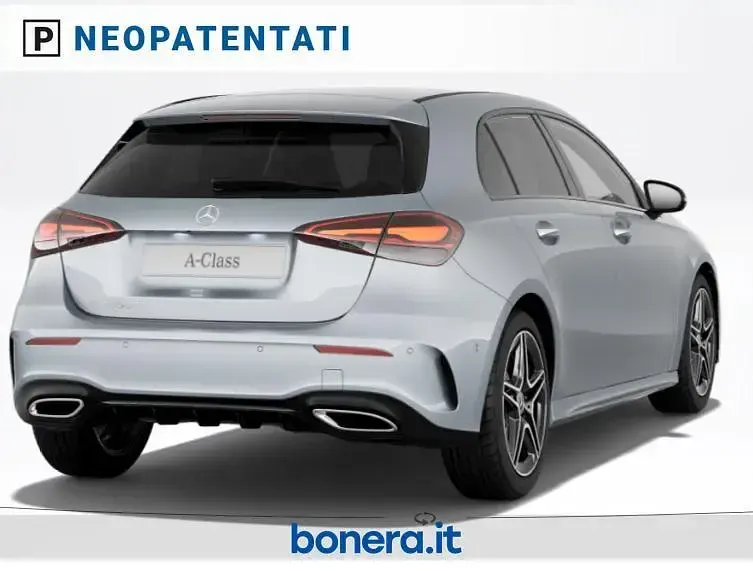 Nuova Mercedes A180 AMG line 115 CV (84 kW) 2026 Argento Berlina