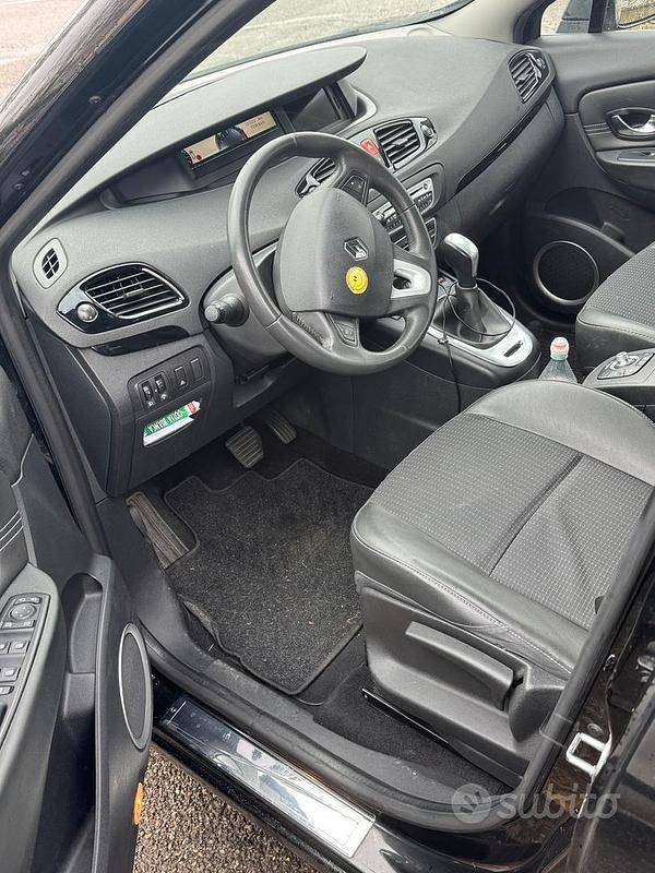 Usata Renault Scénic III 110 CV (80 kW) 2011 Nero Monovolume