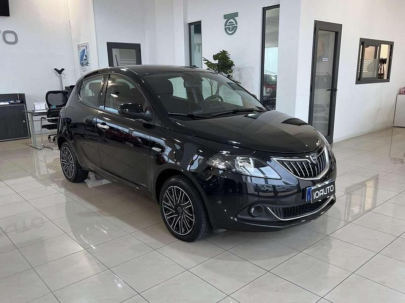 Usata Lancia Ypsilon Gold 69 CV (50 kW) 2023 Nero Utilitaria