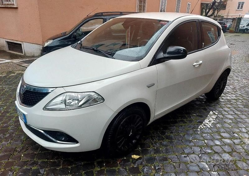 Usata Lancia Ypsilon S 95 CV (69 kW) 2014 Bianco Utilitaria