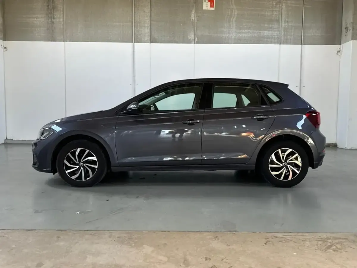 Usata VW Polo Life 95 CV (69 kW) 2023 Grigio Utilitaria