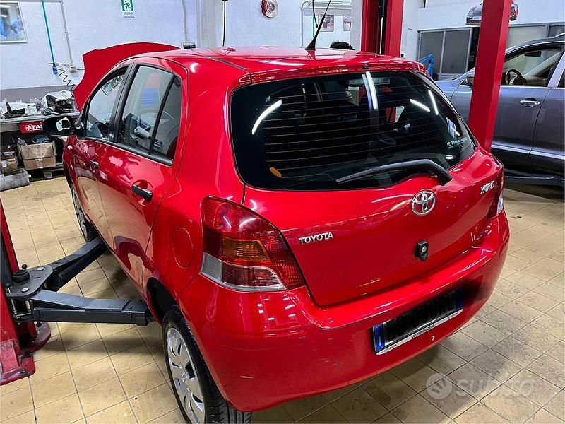 Usata Toyota Yaris 2010 Rosso Berlina