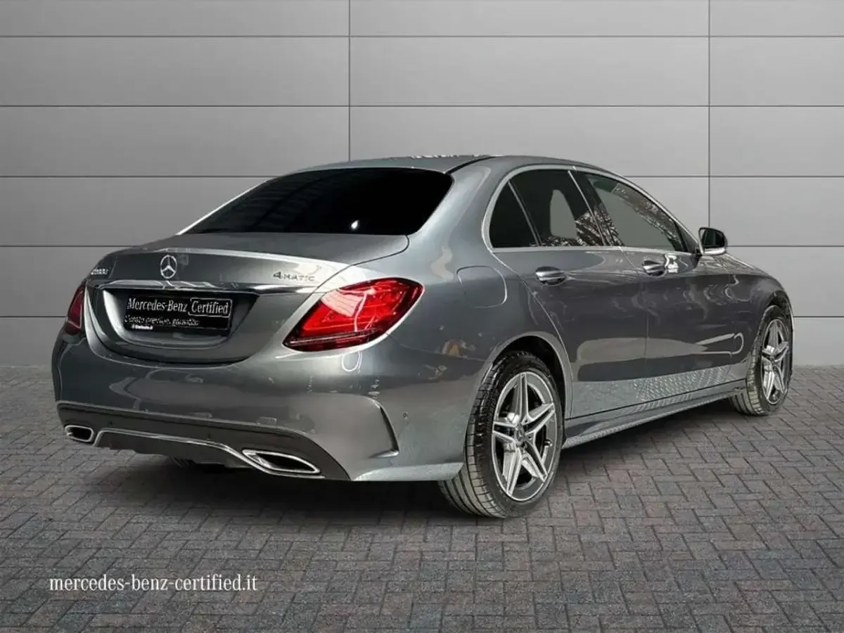 Usata Mercedes C220 Premium 194 CV (142 kW) 2019 Grigio selenite Berlina
