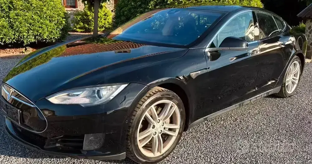 Usata Tesla Model S 135 kW (184 CV) 2015 Nero Utilitaria