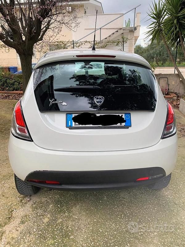 Usata Lancia Ypsilon 2014 Bianco Utilitaria