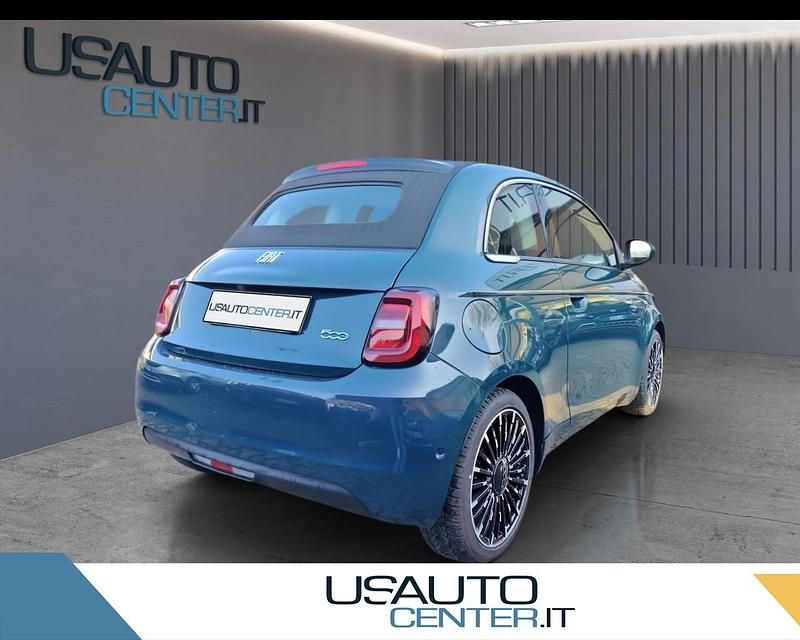 Usata Fiat 500e La Prima 86 kW (118 CV) 2021 Blu/azzurro Cabrio