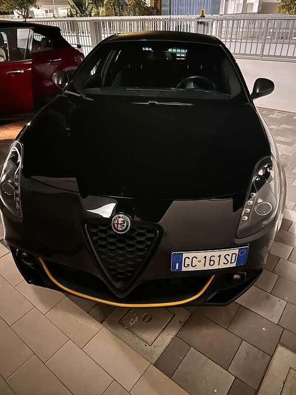 Nero Usata 2020 Alfa Romeo Giulietta Sprint Tre volumi | 15.900 € (Buon prezzo) - Immagine 1/4