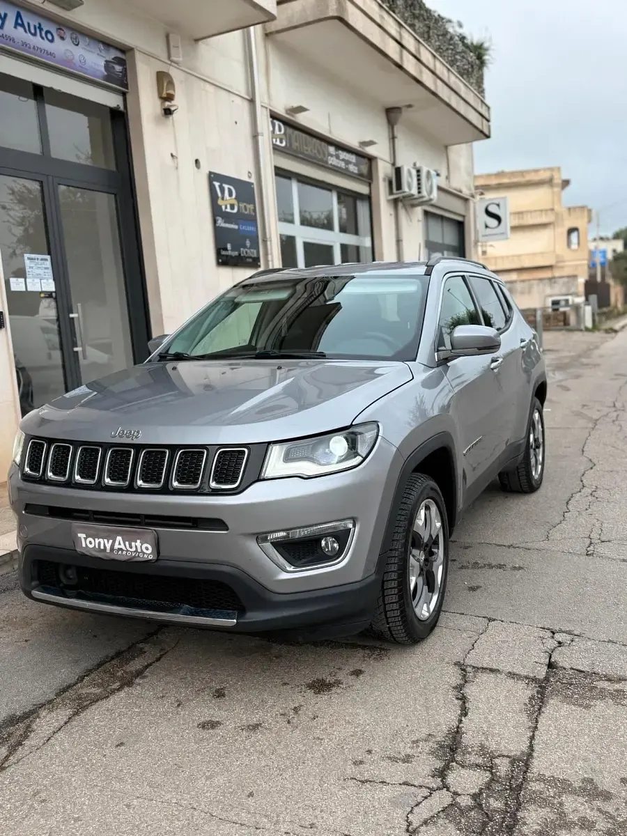 Usata Jeep Compass Limited 140 CV (102 kW) 2018 Argento SUV