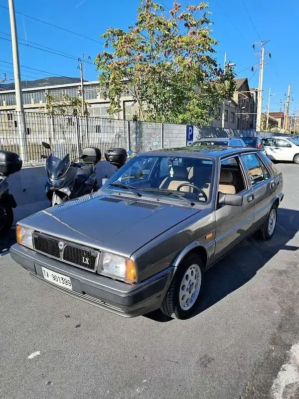 Usata Lancia Delta 75 CV (55 kW) 1991 Utilitaria