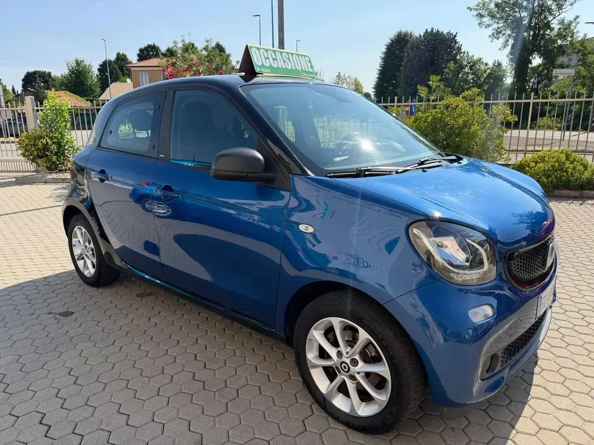 Usata Smart ForFour Superpassion 71 CV (52 kW) 2020 Blu/azzurro Utilitaria