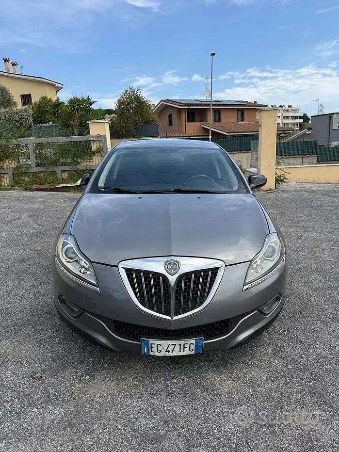 Usata Lancia Delta Gold 120 CV (88 kW) 2013 Grigio Utilitaria