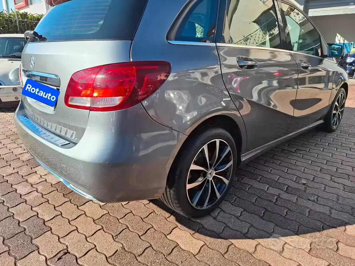 Usata Mercedes B180 Premium 110 CV (80 kW) 2015 Grigio Utilitaria