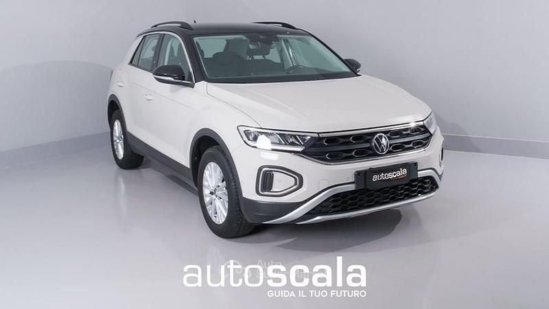 Beige metallizzato Usata 2023 VW T-Roc Life SUV | 20.990 € (Buon prezzo) - Immagine 1/4