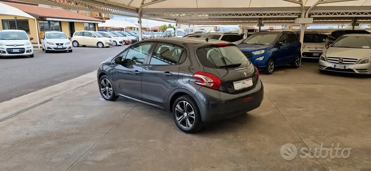 Usata Peugeot 208 Allure 68 CV (50 kW) 2014 Grigio Utilitaria