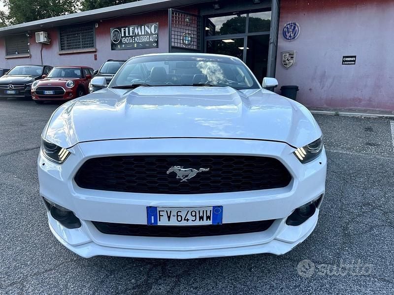 Usata Ford Mustang Convertible 317 CV (233 kW) 2016 Bianco Cabrio