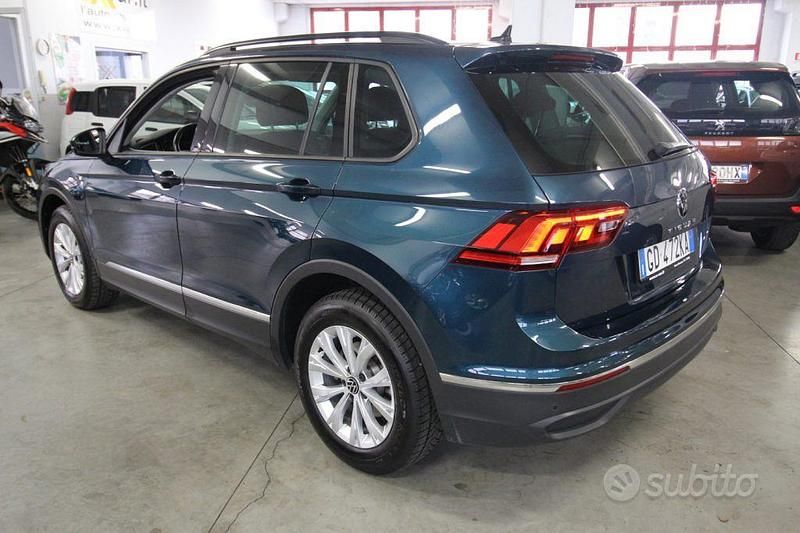Gebraucht VW Tiguan Life 150 PS (110 kW) 2021 Blau SUV