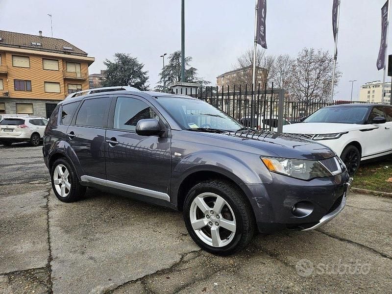 Usata Mitsubishi Outlander Instyle 140 CV (102 kW) 2007 Grigio scuro SUV