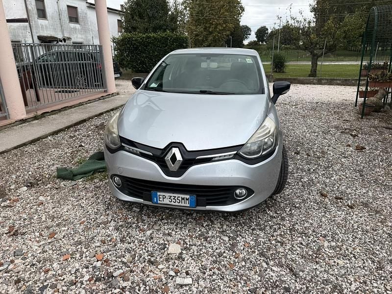 Grigio Usata 2013 Renault Clio IV Tre volumi | 2800 € (Ottimo prezzo) - Immagine 1/4