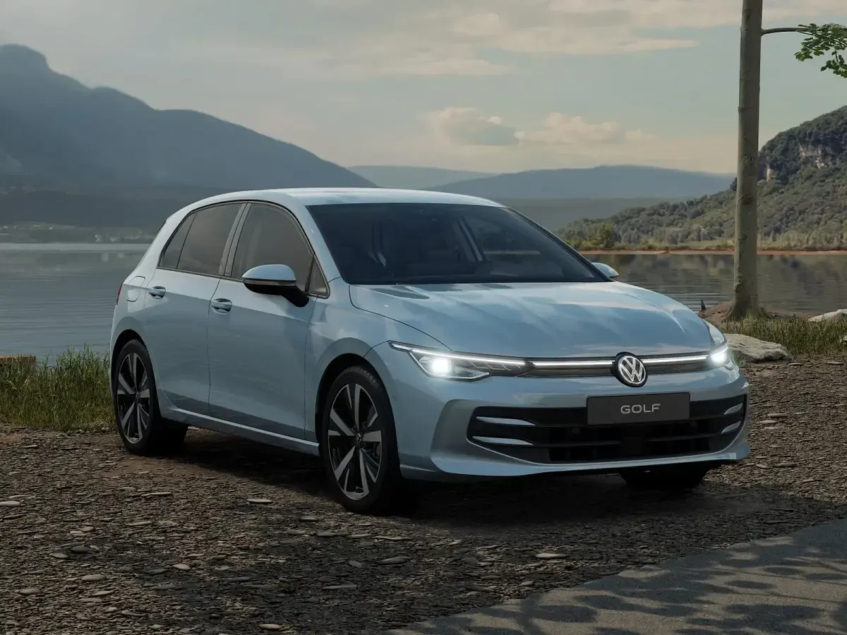Nuova VW Golf VIII Edition 115 CV (84 kW) 2026 Crystal ice blue metallizzato Berlina