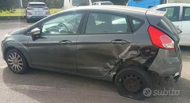 Usata Ford Fiesta 2017 Grigio Berlina