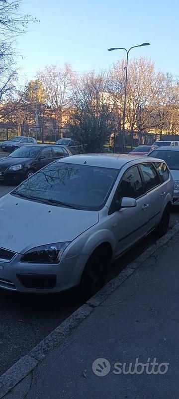 Usata Ford Focus 125 CV (91 kW) 2006 Grigio Station wagon