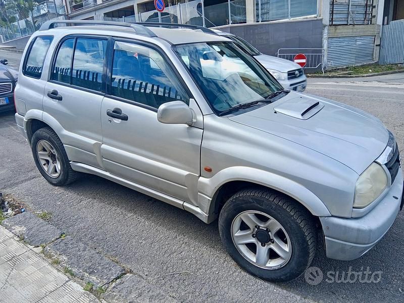 Usata Suzuki Grand Vitara 108 CV (79 kW) 2001 Grigio SUV