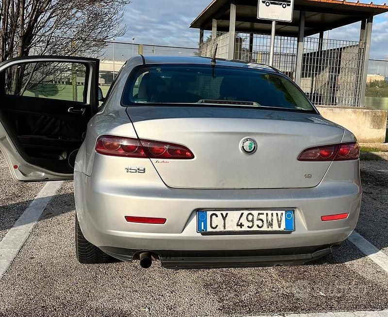 Grigio Usata 2005 Alfa Romeo 159 Tre volumi | 1000 € (Ottimo prezzo) - Immagine 1/4