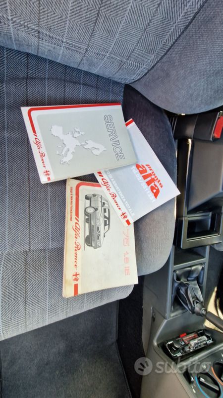 Usata Alfa Romeo 75 120 CV (88 kW) 1989 Grigio Berlina