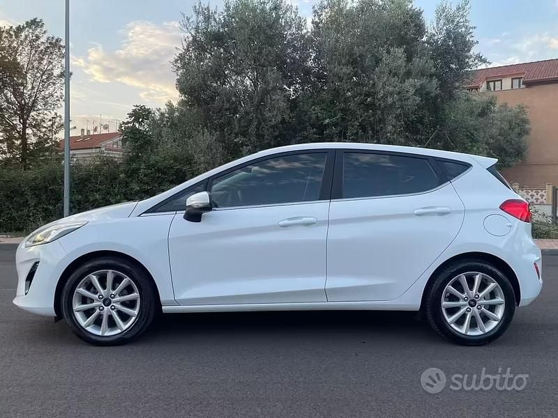 Usata Ford Fiesta Titanium 85 CV (62 kW) 2020 Bianco Utilitaria