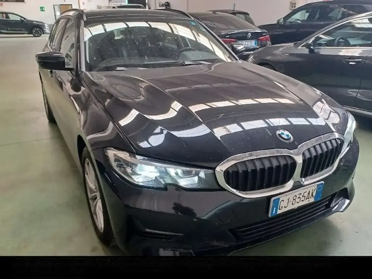 Begagnad BMW 318 Advantage 150 HK (110 kW) 2022 Svart Kombi