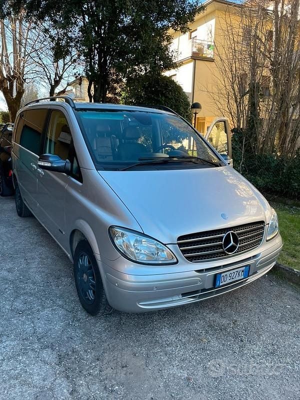 Grigio Usata 2007 Mercedes Viano Monovolume | 9000 € (Buon prezzo) - Immagine 1/4