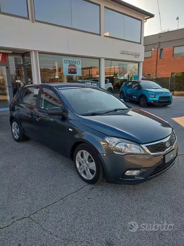 Usata Kia Ceed GT LX 90 CV (66 kW) 2010 Grigio Berlina