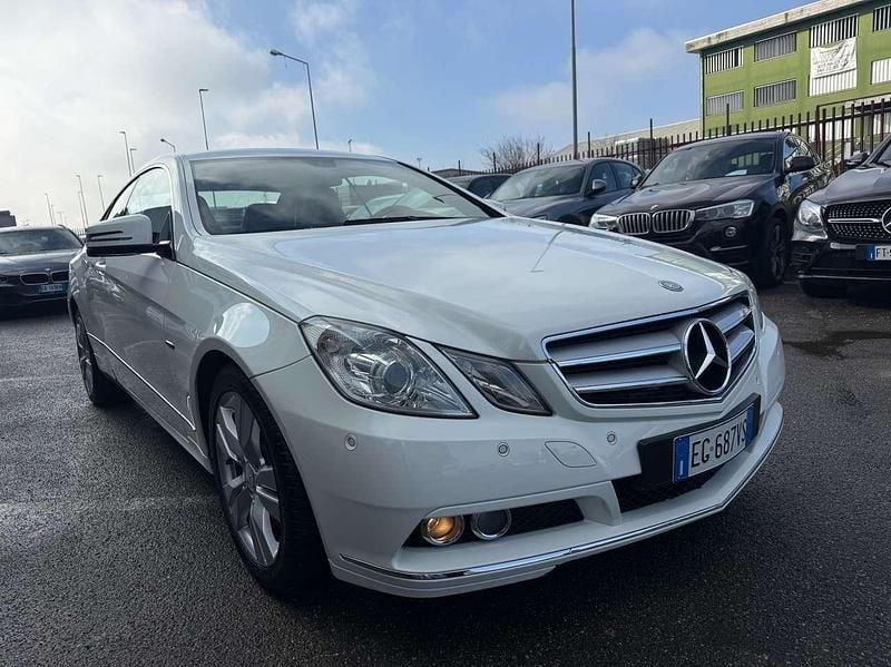 Usata Mercedes E250 Avantgarde 204 CV (150 kW) 2010 Bianco Coupé