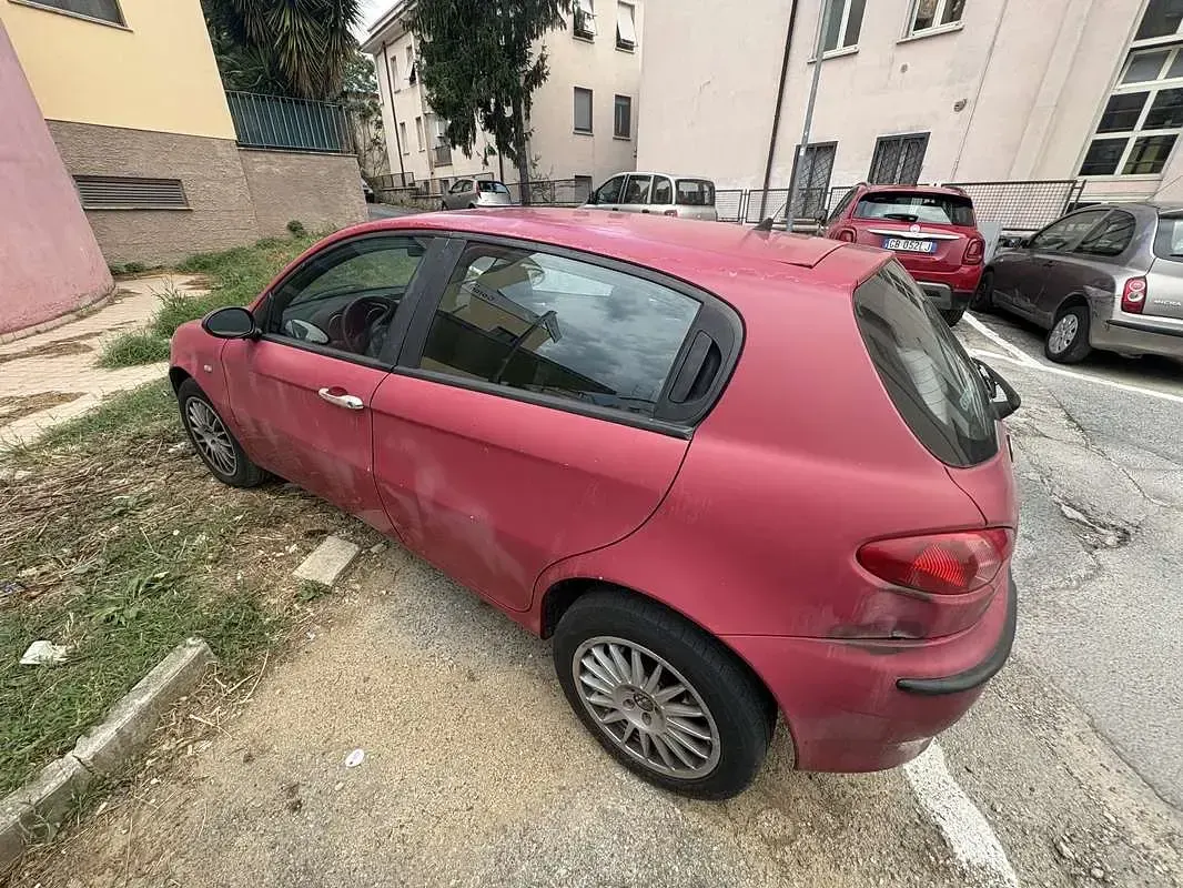 Usata Alfa Romeo 147 Distinctive 116 CV (85 kW) 2004 Utilitaria