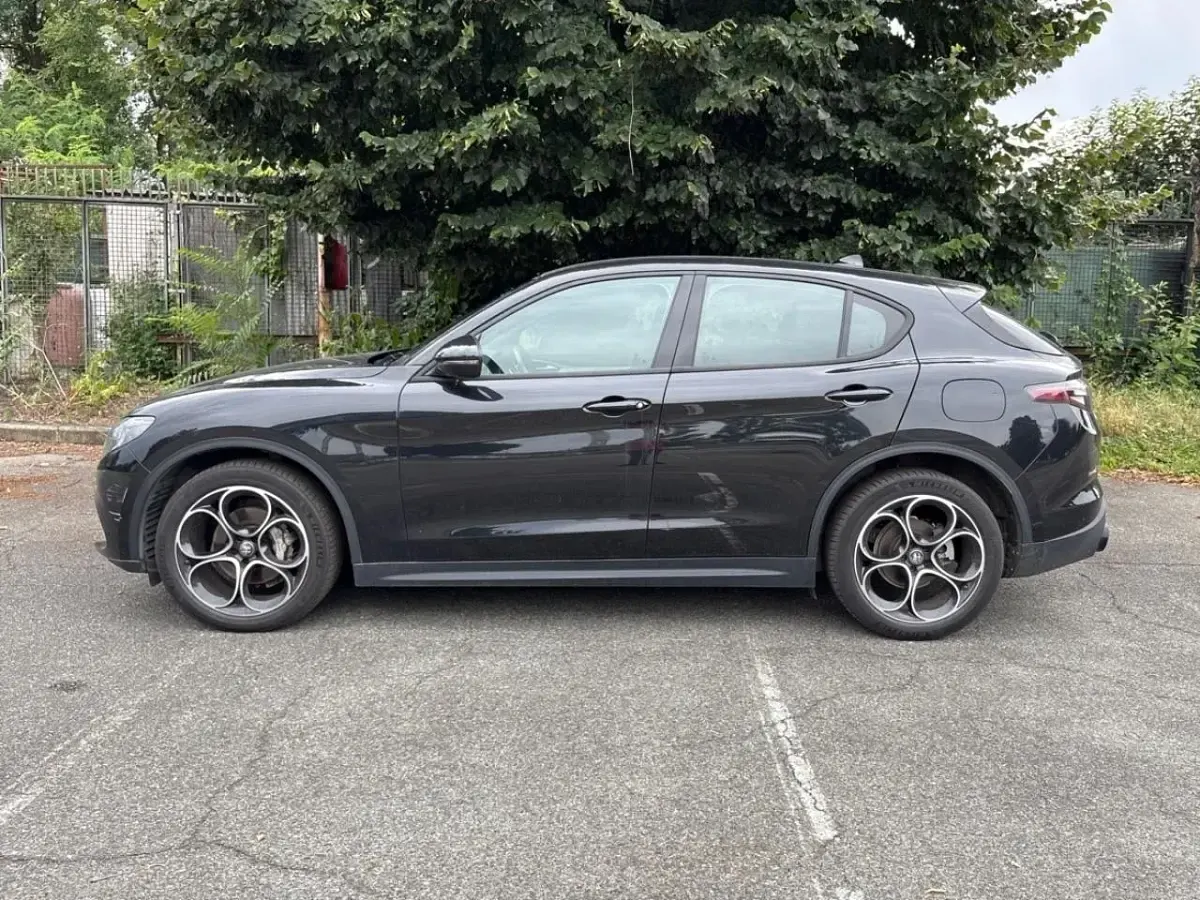 Usata Alfa Romeo Stelvio Sprint 209 CV (153 kW) 2024 Nero SUV