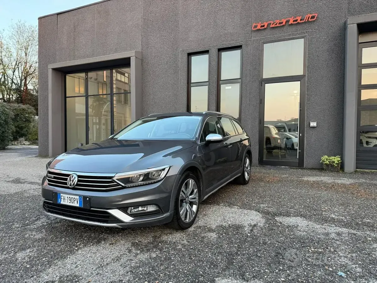 Usata VW Passat Highline 240 CV (176 kW) 2017 Grigio Station wagon